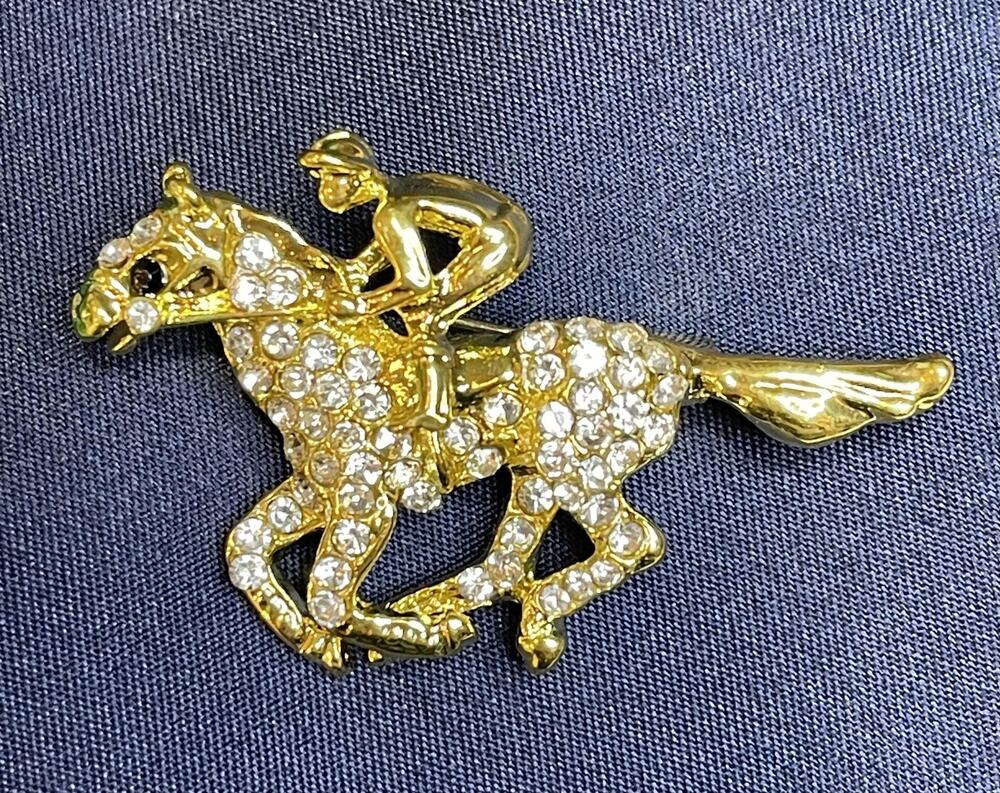 NWOT Horse Racing Jockey Pin Brooch Gold Tone Kentucky Derby Triple Crown
